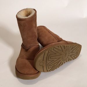 UGG short tan